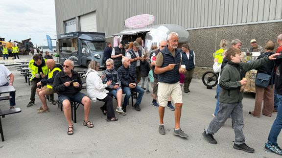 Flere hundrede borgere fik et kig bag hegnet på Nyborg Havn