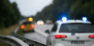 Bil væltede om på taget – og harmonikasammenstød i Middelfart