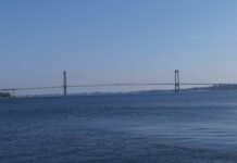 Blæsevejret hærger Fyn: Trampoliner flyver og trailer væltet på Lillebæltsbroen