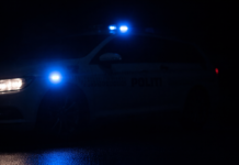 Flugtbilist bragede ind i to parkerede biler på Allégade i Odense: Forsvandt sporløst